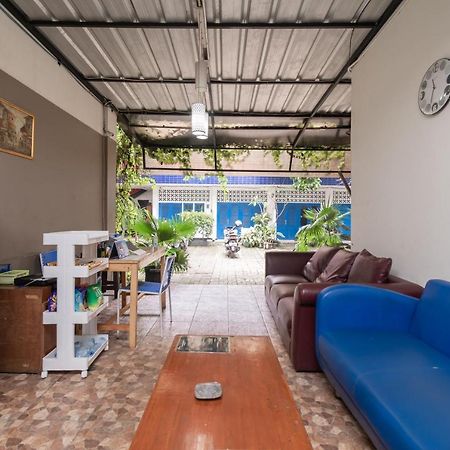 Urbanview Hotel Minongga Pondok Labu By Reddoorz Джакарта Екстер'єр фото