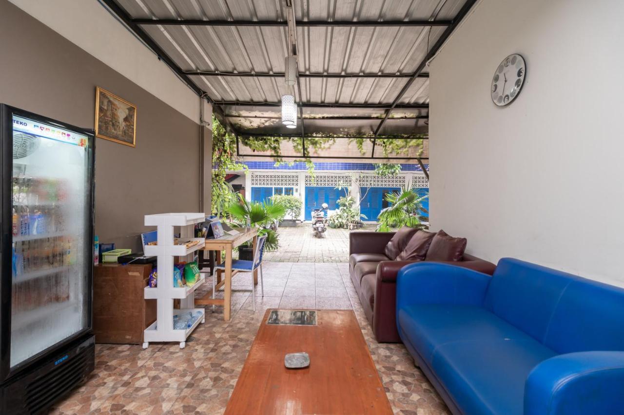 Urbanview Hotel Minongga Pondok Labu By Reddoorz Джакарта Екстер'єр фото