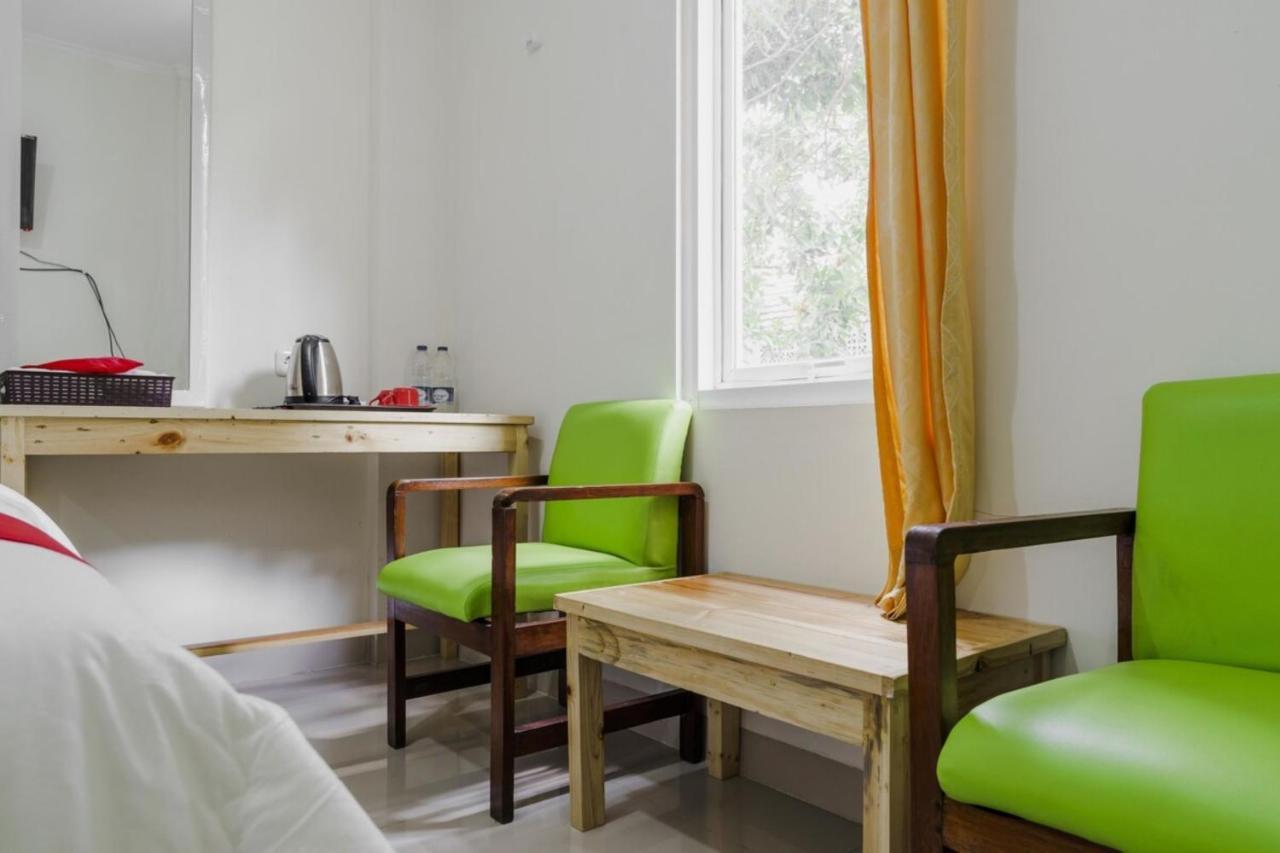 Urbanview Hotel Minongga Pondok Labu By Reddoorz Джакарта Екстер'єр фото